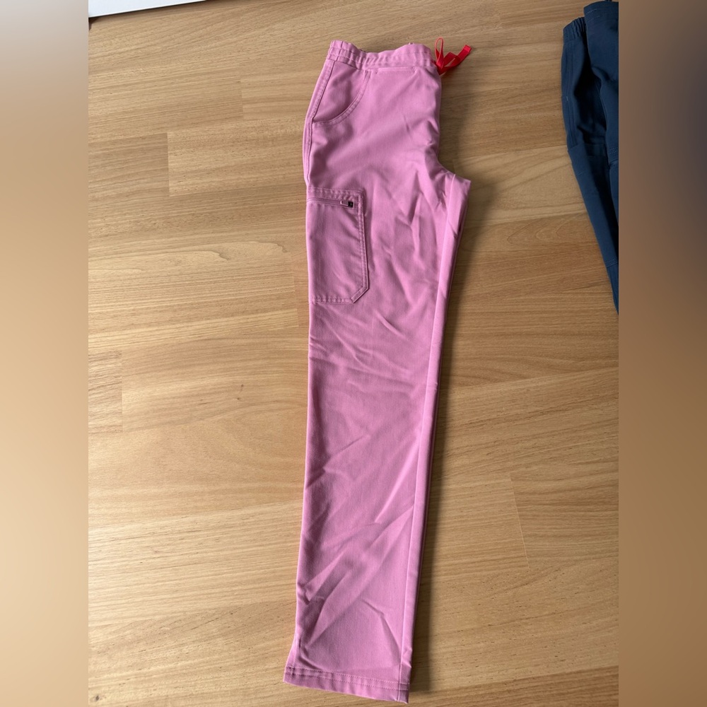 Chalk Pink Figs Yola Scrub Pants